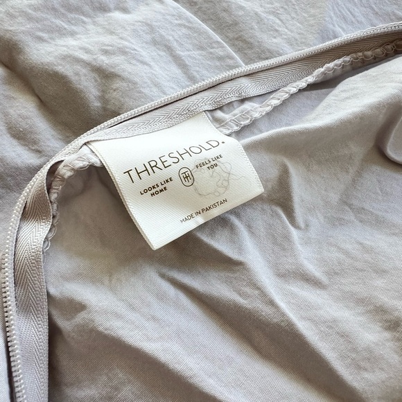 Threshold Full/Queen Cotton Linen Chambray Standard Shams (2) Pillowcases Zipper - Picture 3 of 5